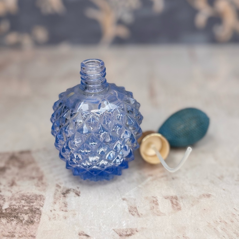 Vintage Blue Cut Glass Perfume Bottle Atomizer Brass Pump Estate - Picture 10 of 10